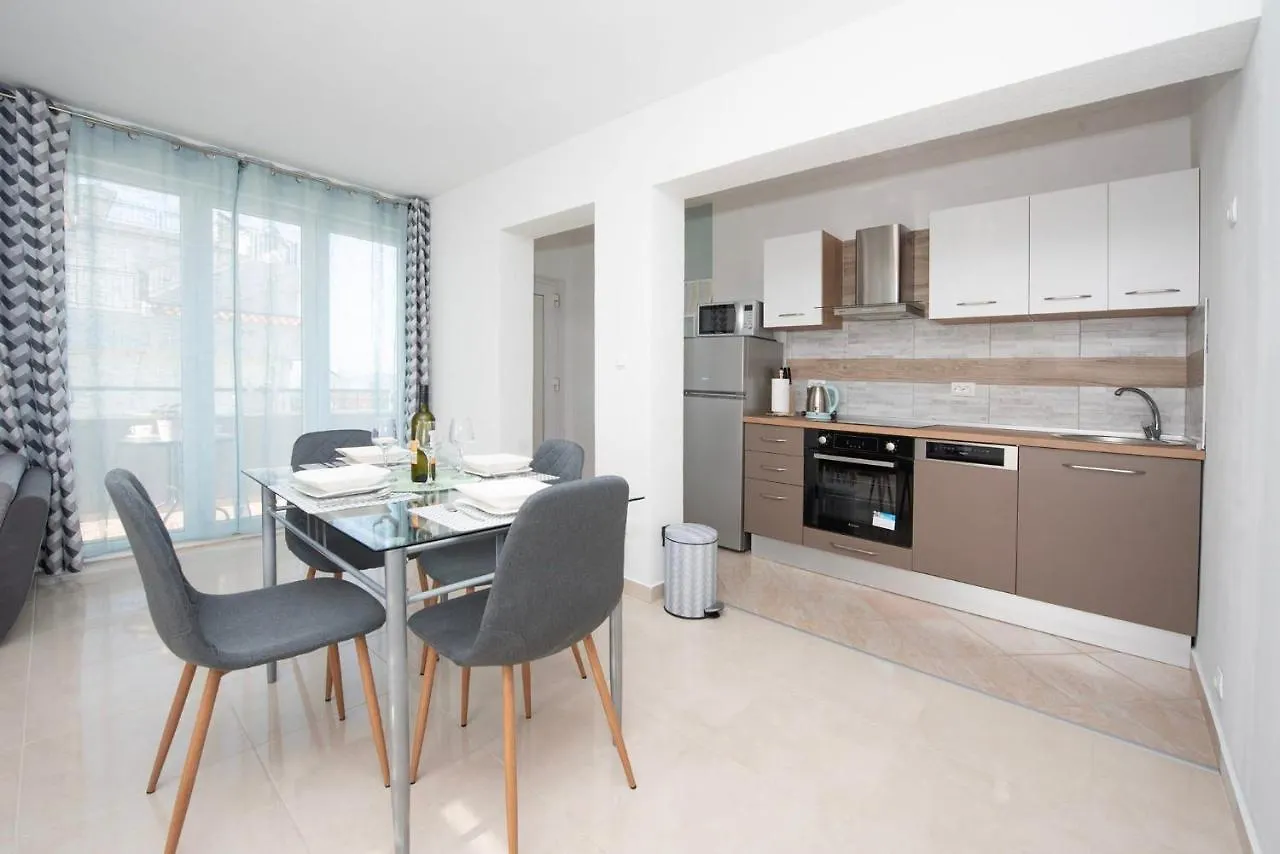 M&M Apartmani Seget Donji